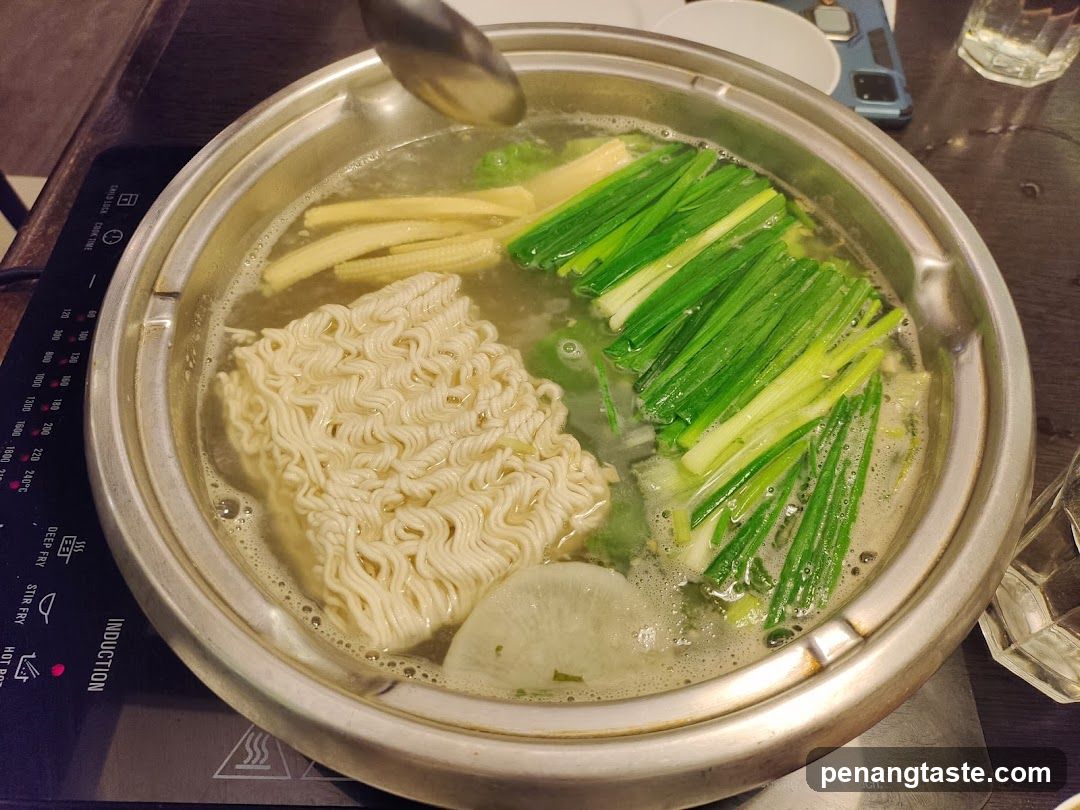Hot Pot with Ramen and Vegetables