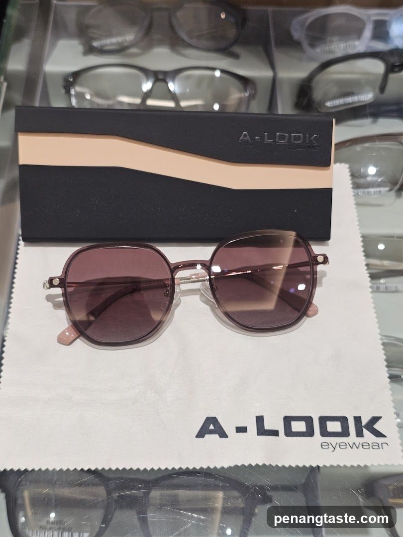 A-LOOK Eyewear Display