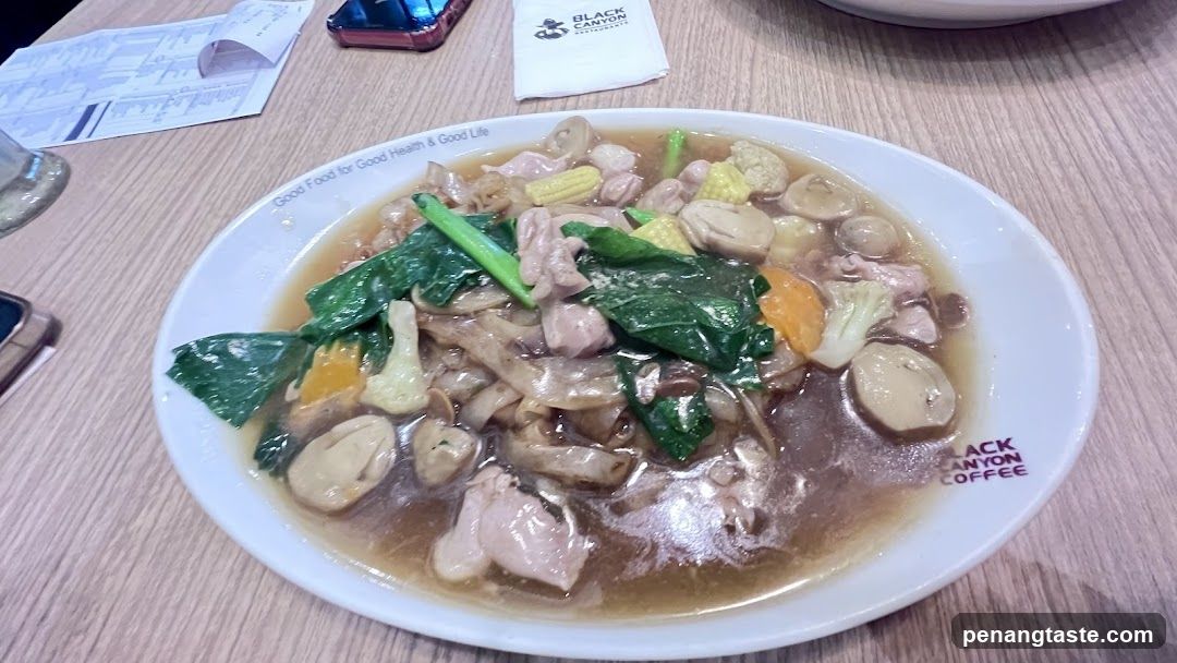 Stir-fried Chicken with Mushrooms and Greens at Black Canyon Coffee
