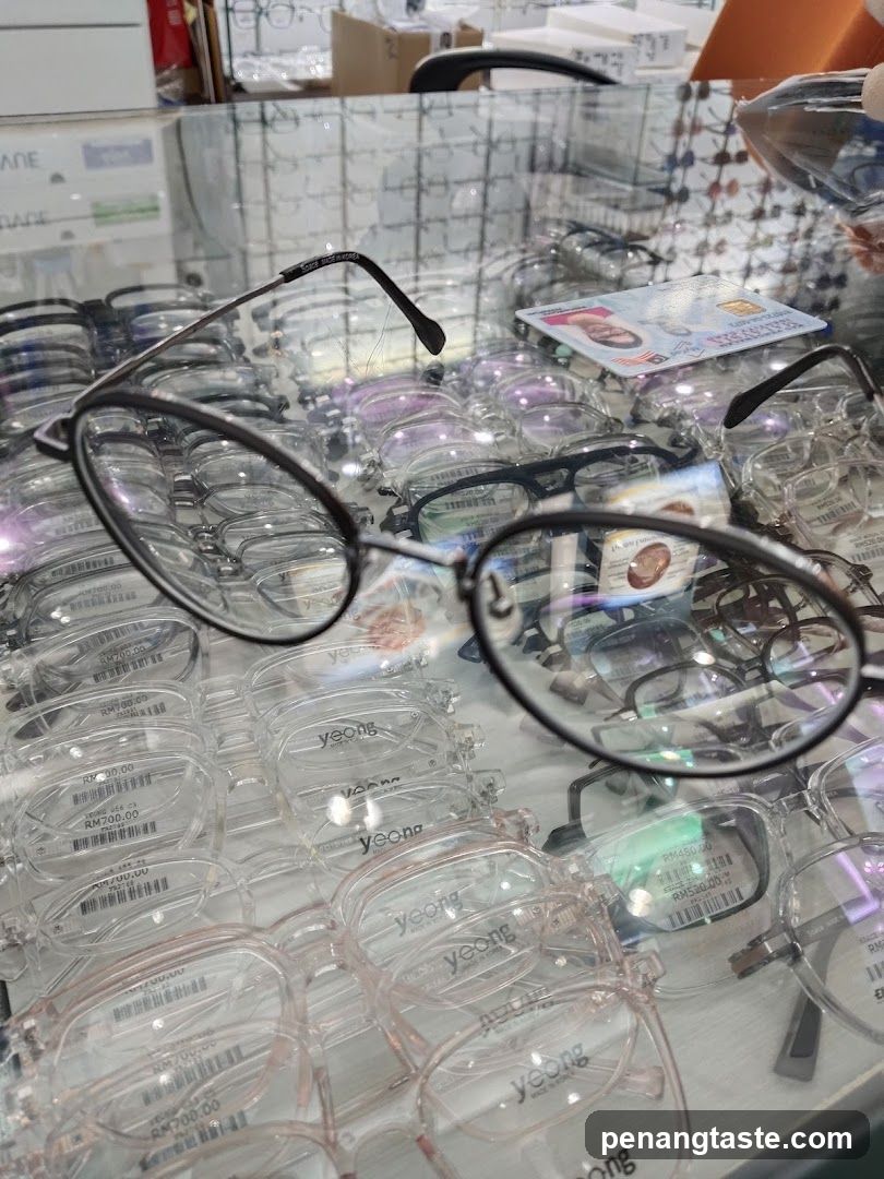 Eyeglasses Display Case