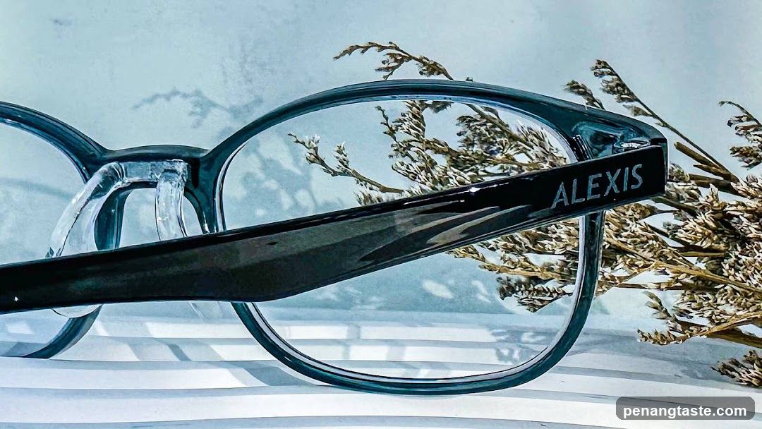 Alexis Glasses with Dried Flowers