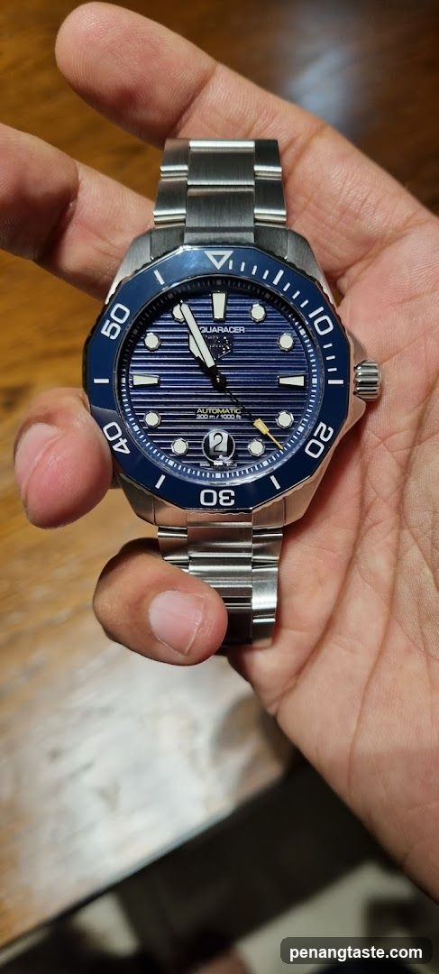 Quazacer Watch Display