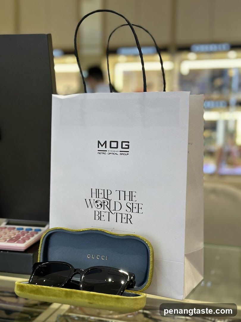MOG Optical Group Shopping Bag with Sunglasses