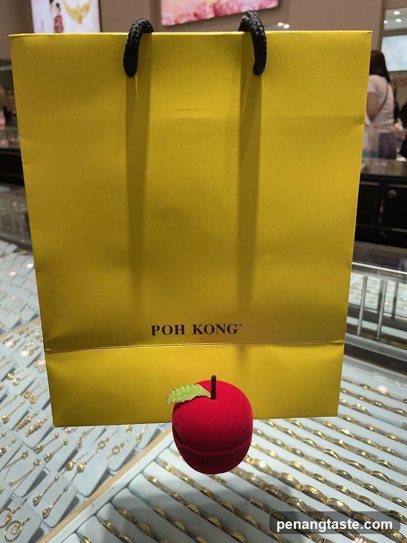 Shopping Bag with Jewelry Display