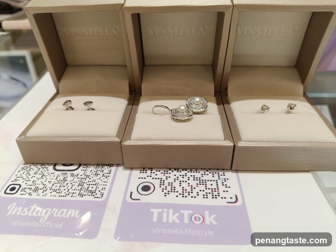 Vinstella Jewelry Display