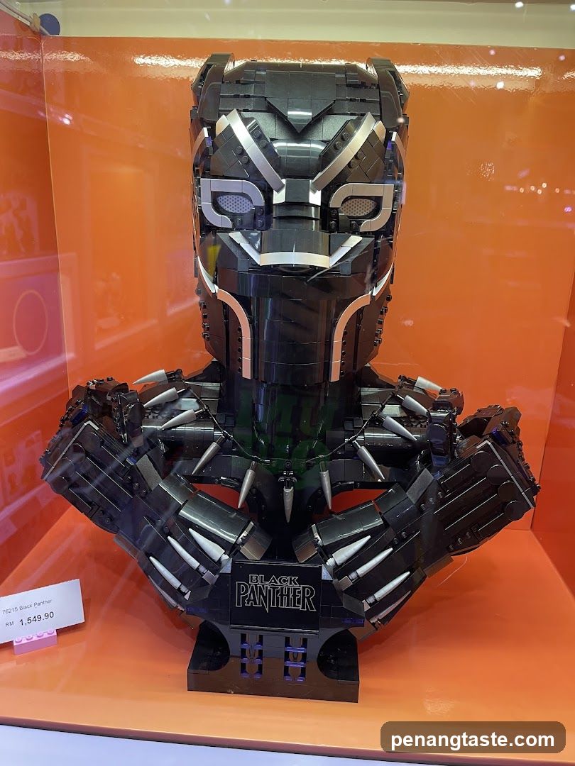 Black Panther LEGO Bust Display