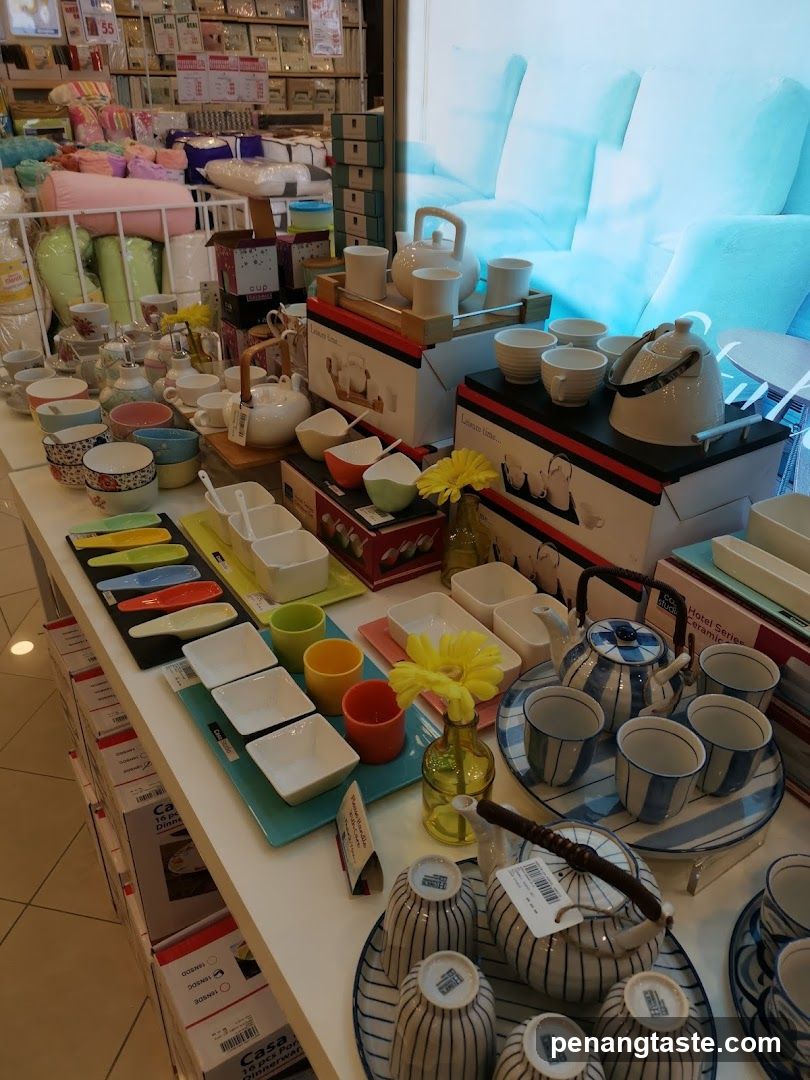 Kitchenware Display