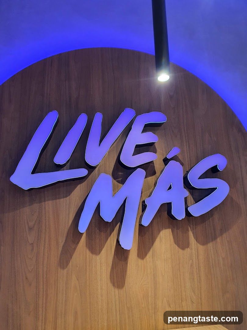 Live Más Signage