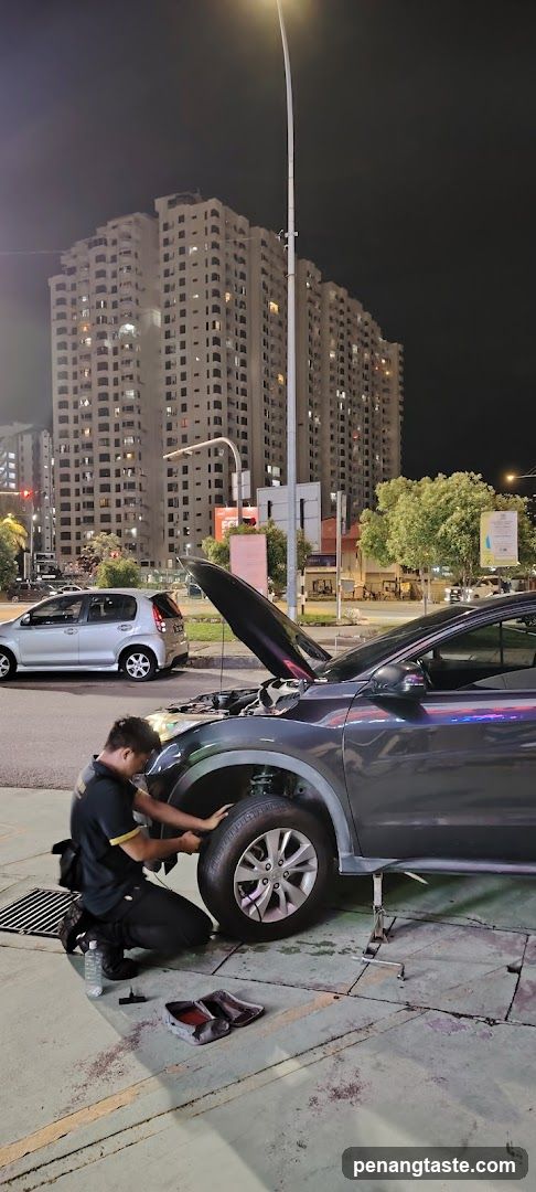Night Car Repair Scene