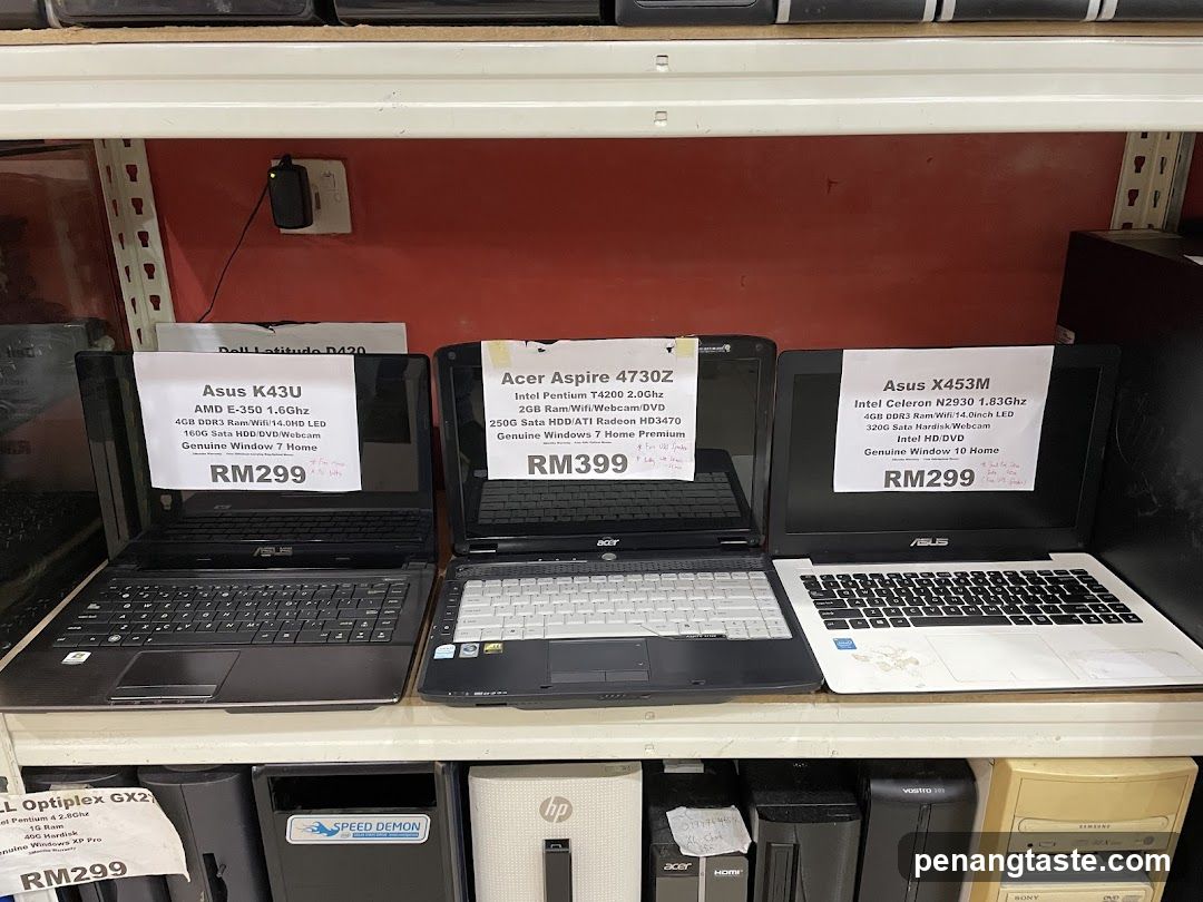 Used Laptops Display Shelf