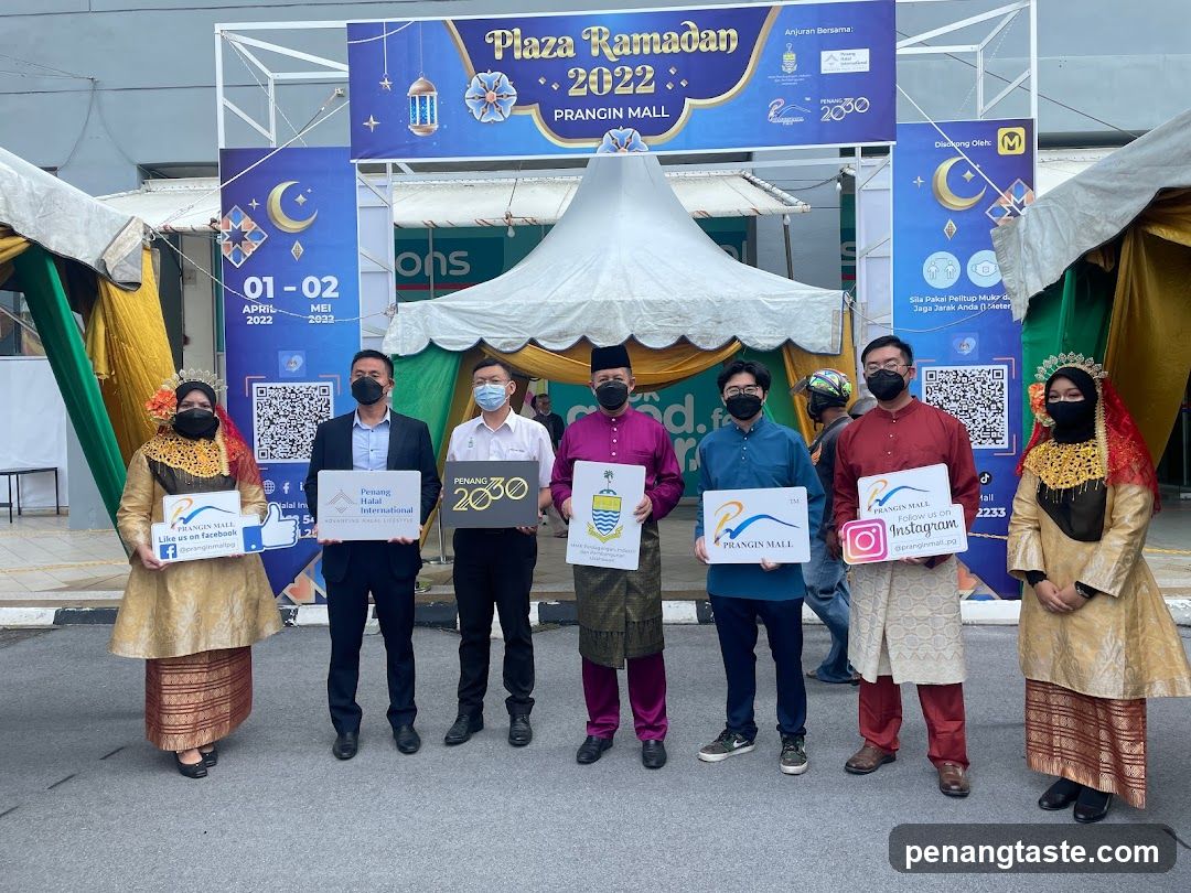 Plaza Ramadan 2022 Prangin Mall Group Photo