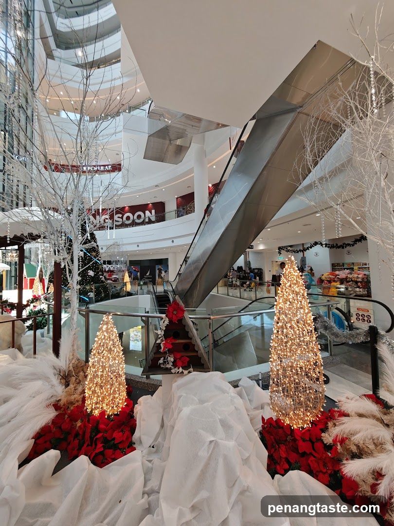 Mall Interior Christmas Decor