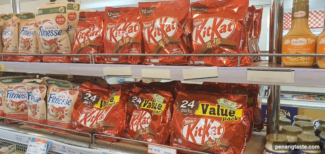 KitKat and Fitness Granola Display