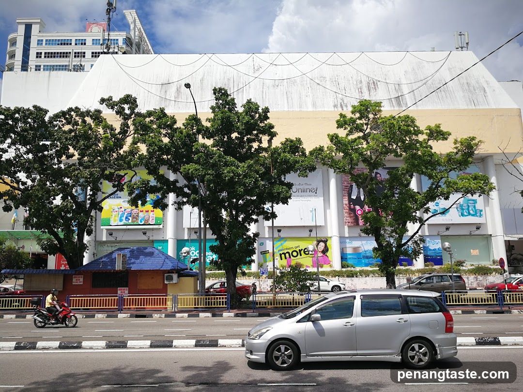 Street Scene with Shopping Mall and Vehicles