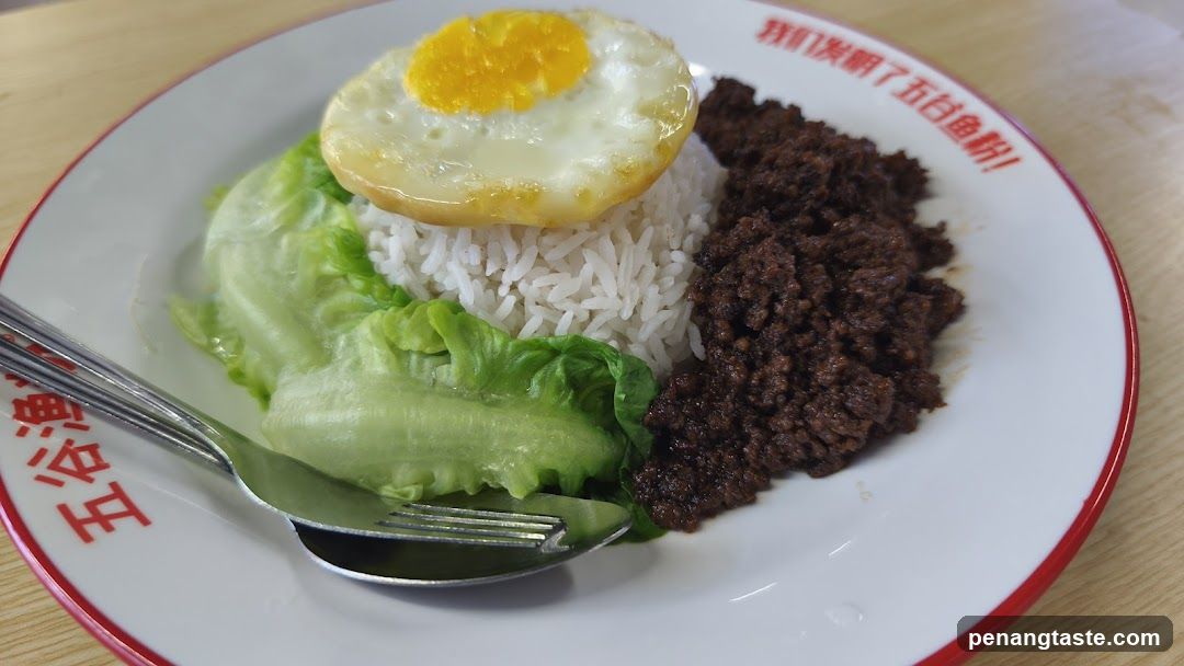 Fried Egg Rice Dish with Minced Meat and Lettuce