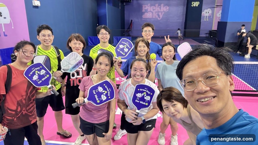 Group photo at pickleball court