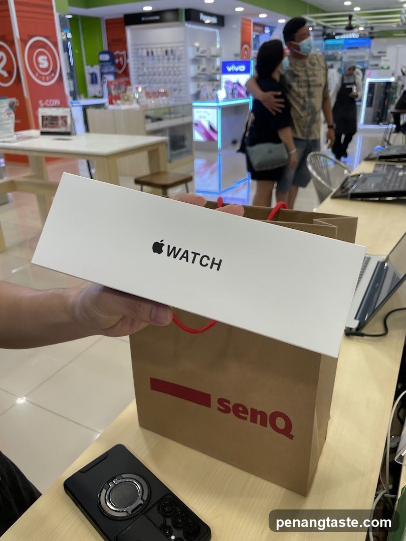 Apple Watch Box in Store