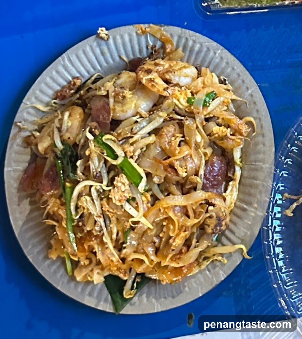 Stir-fried noodles with toppings
