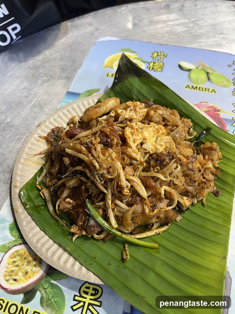 Stir-fried noodles on banana leaf