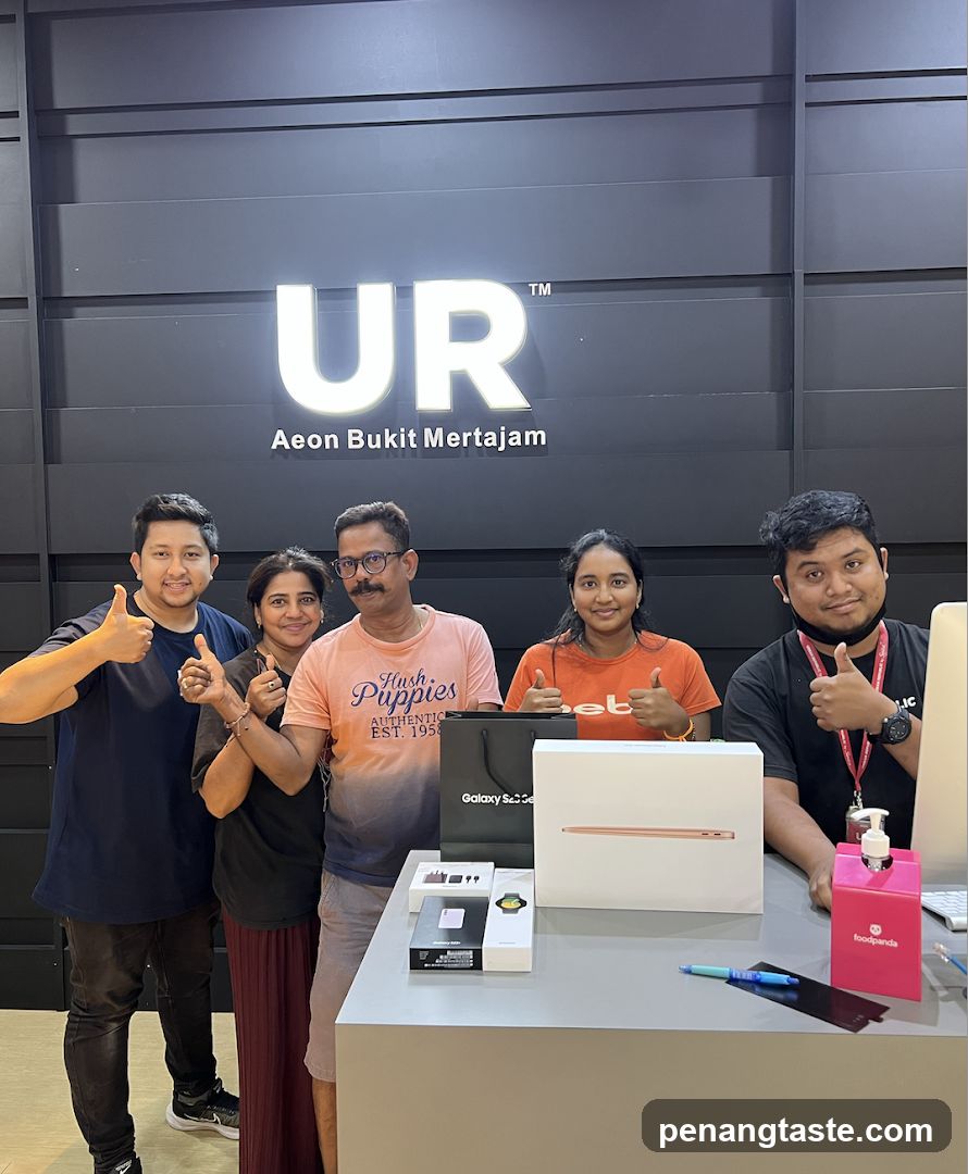 Group photo at Aeon Bukit Mertajam UR store