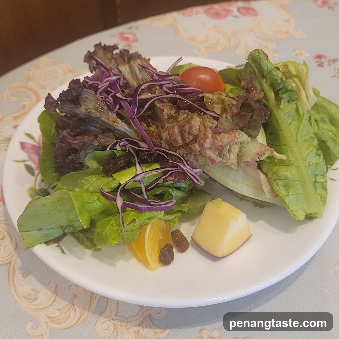 Mixed Green Salad with Fruits and Cheese