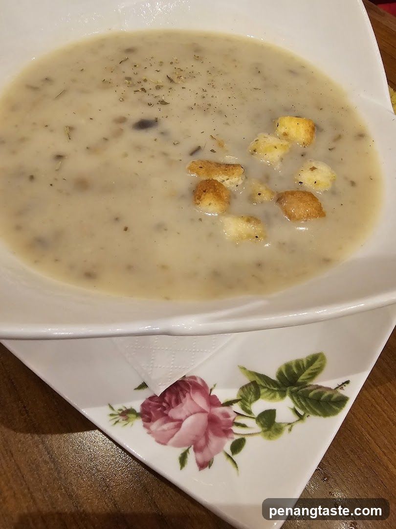 Creamy Soup with Croutons