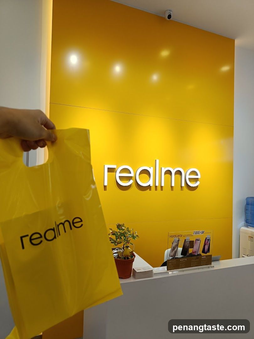 realme store interior with shopping bag