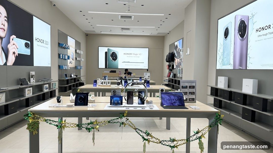 Honor Store Interior Display