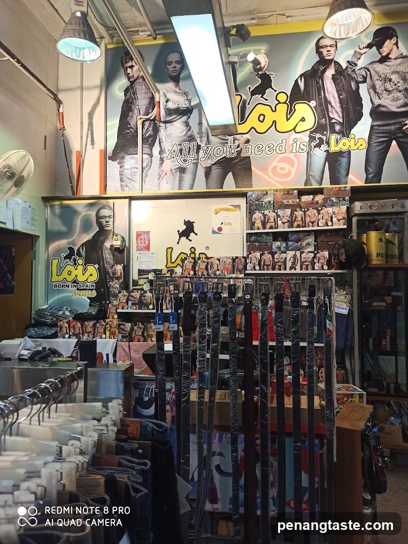 Lois Store Interior