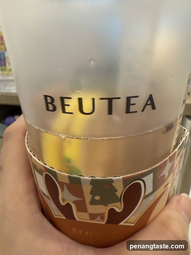 Beutea Cup with Holiday Sleeve