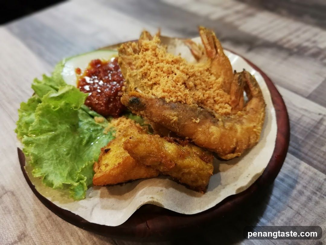 Fried Shrimp with Sauce and Lettuce