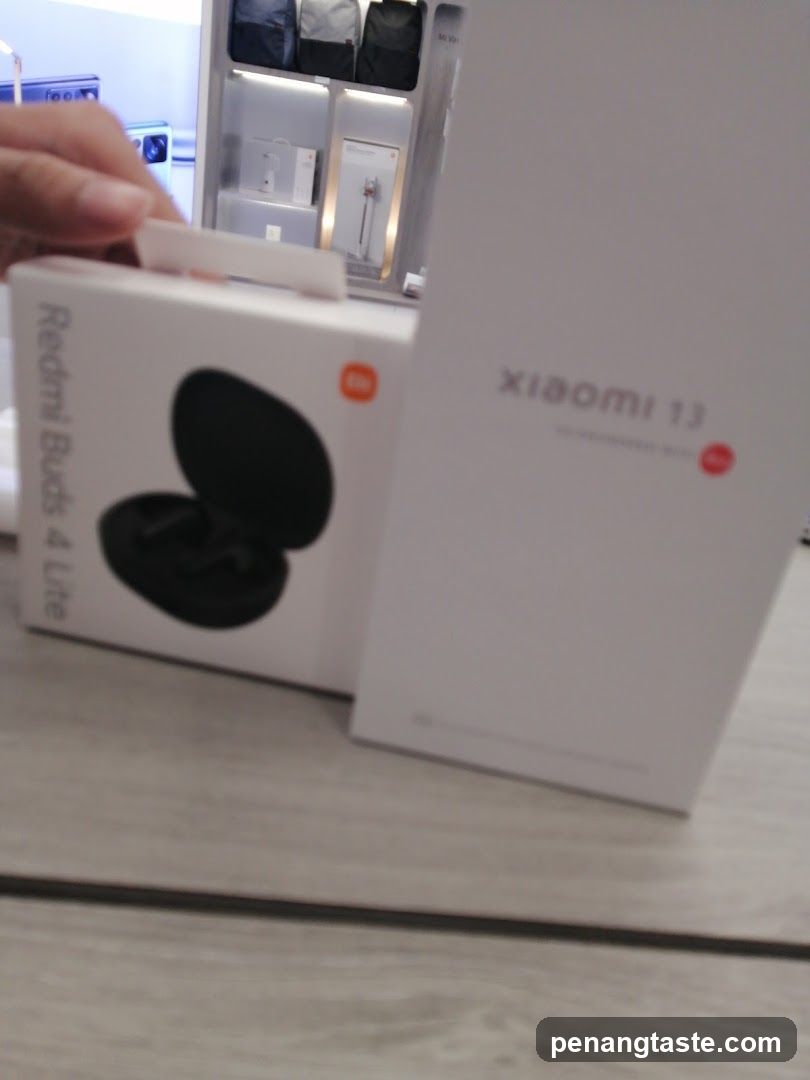Xiaomi and Redmi Buds 4 Lite boxes on a table