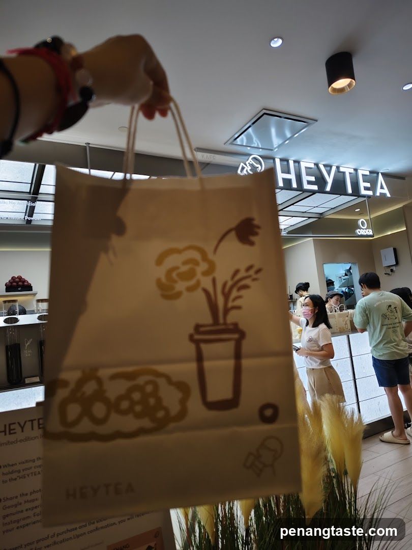 HEYTEA Interior Scene