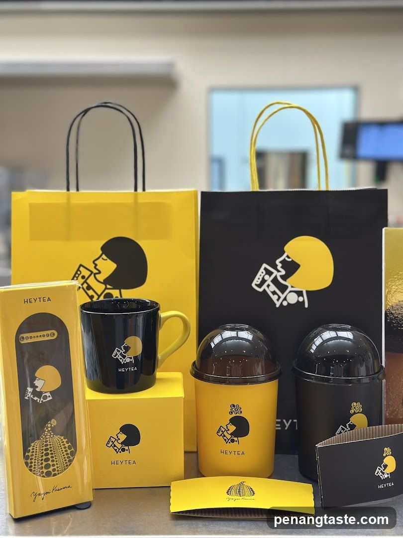 Heytea Merchandise Display