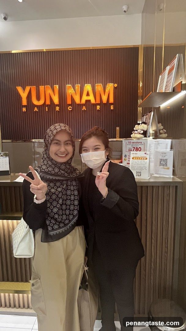 Yun Nam Haircare Interior
