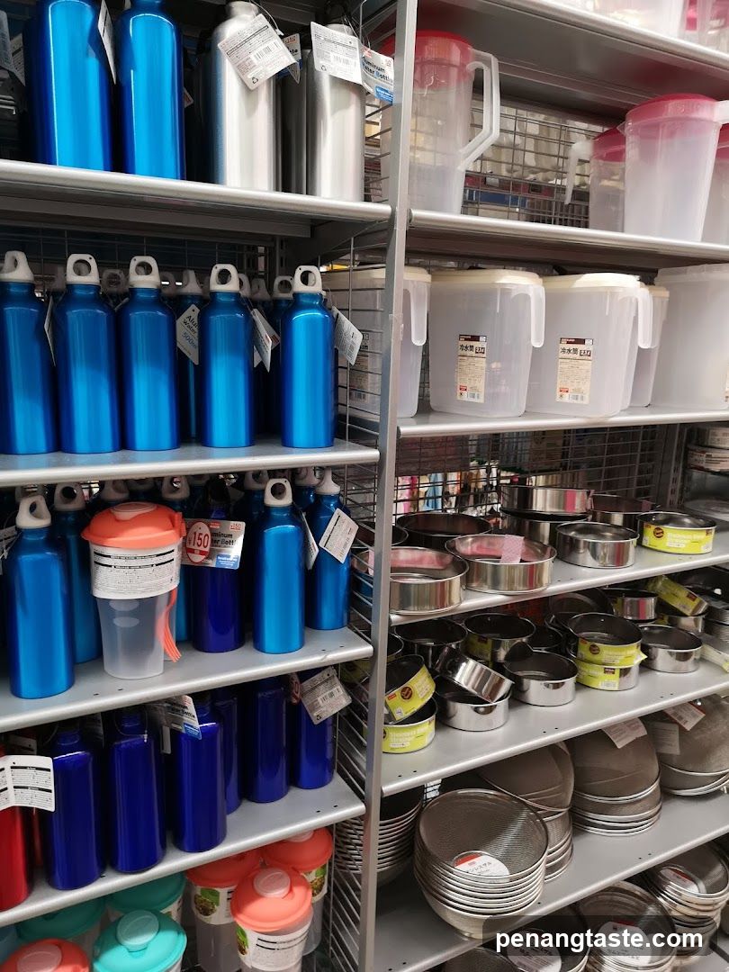Kitchenware and Drinkware Display