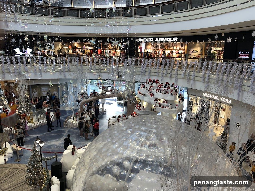 Mall Interior Christmas Decorations