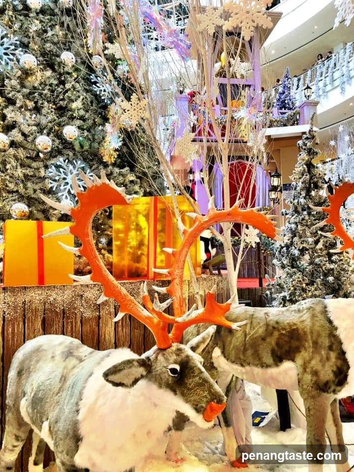 Christmas Reindeer Display