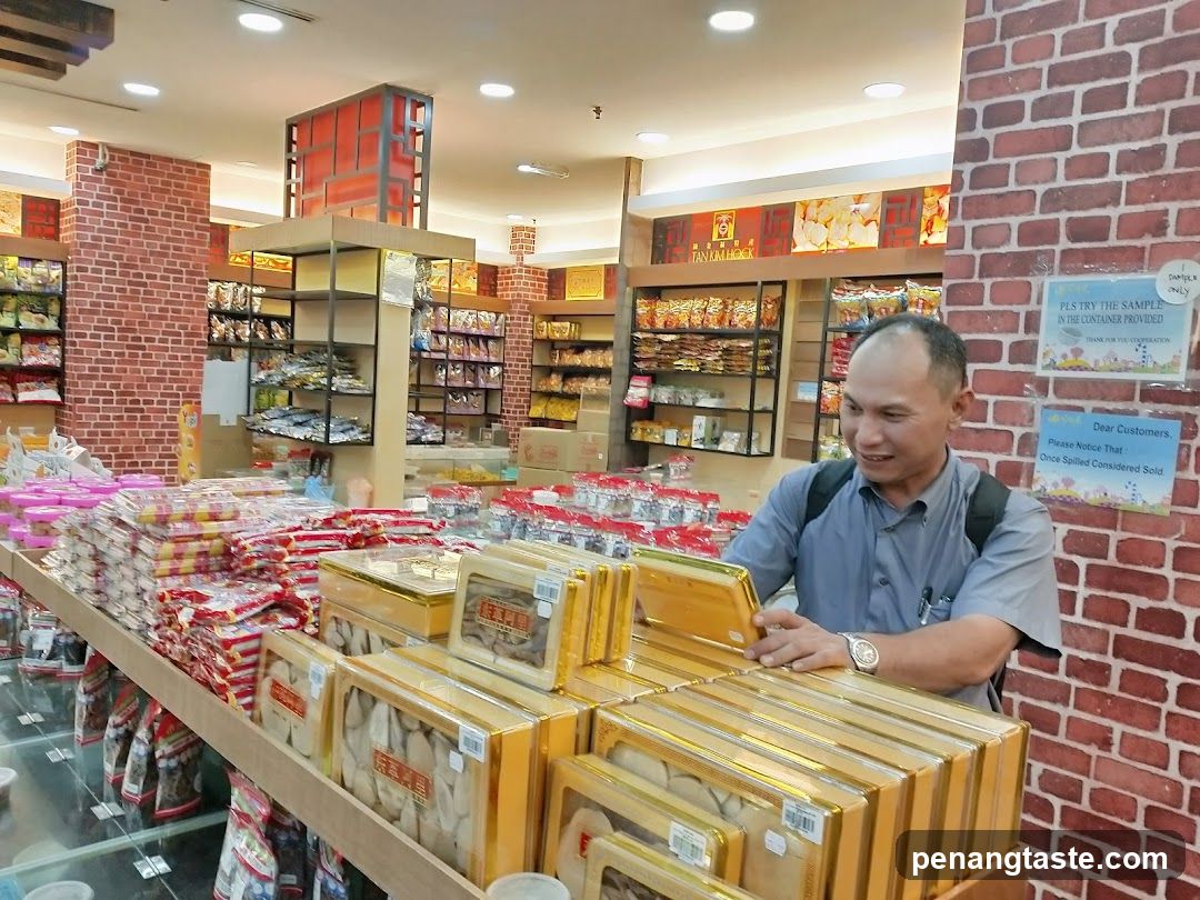 Interior of a Chinese grocery store