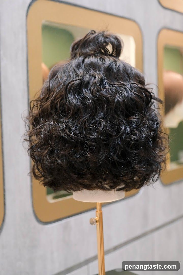 Curly Hair on Mannequin Head