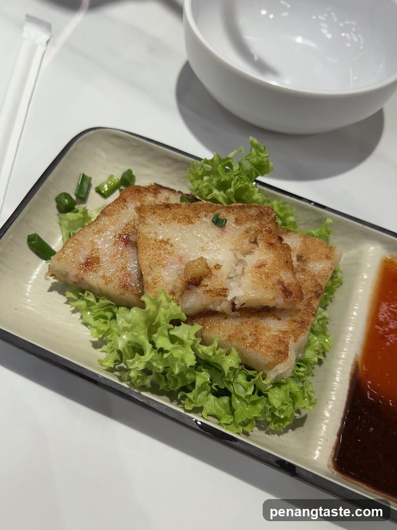 Fried Rice Cake with Lettuce and Sauce