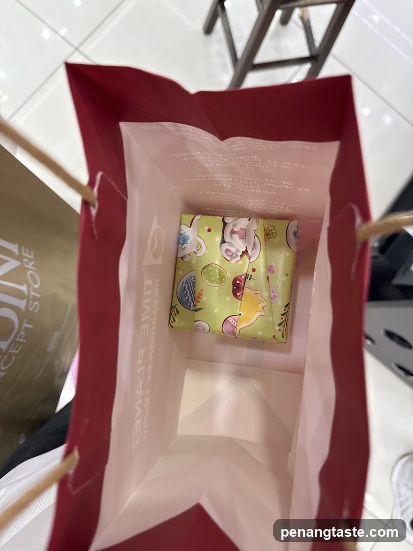 Shopping Bag with Gift