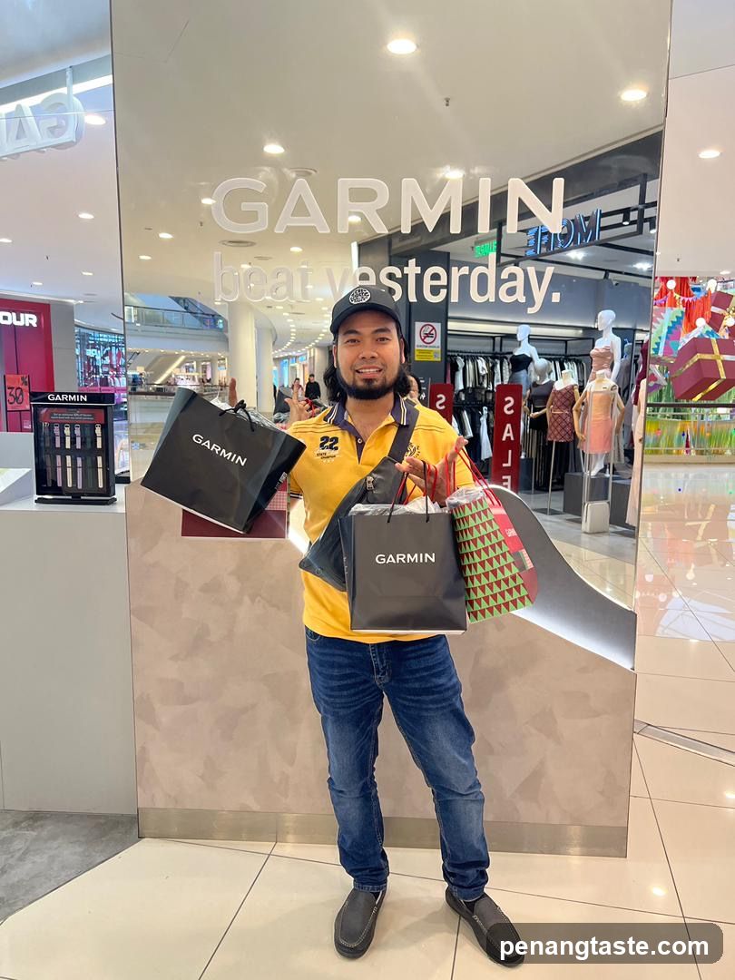 Garmin Store Interior with Shopping Bags