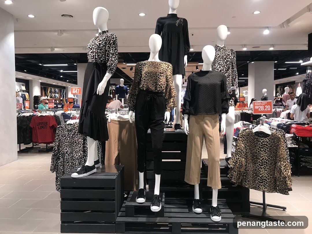 Fashion Store Interior Display