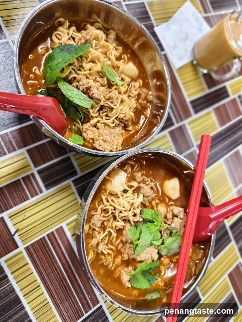 Noodle Bowl with Mint and Minced Meat