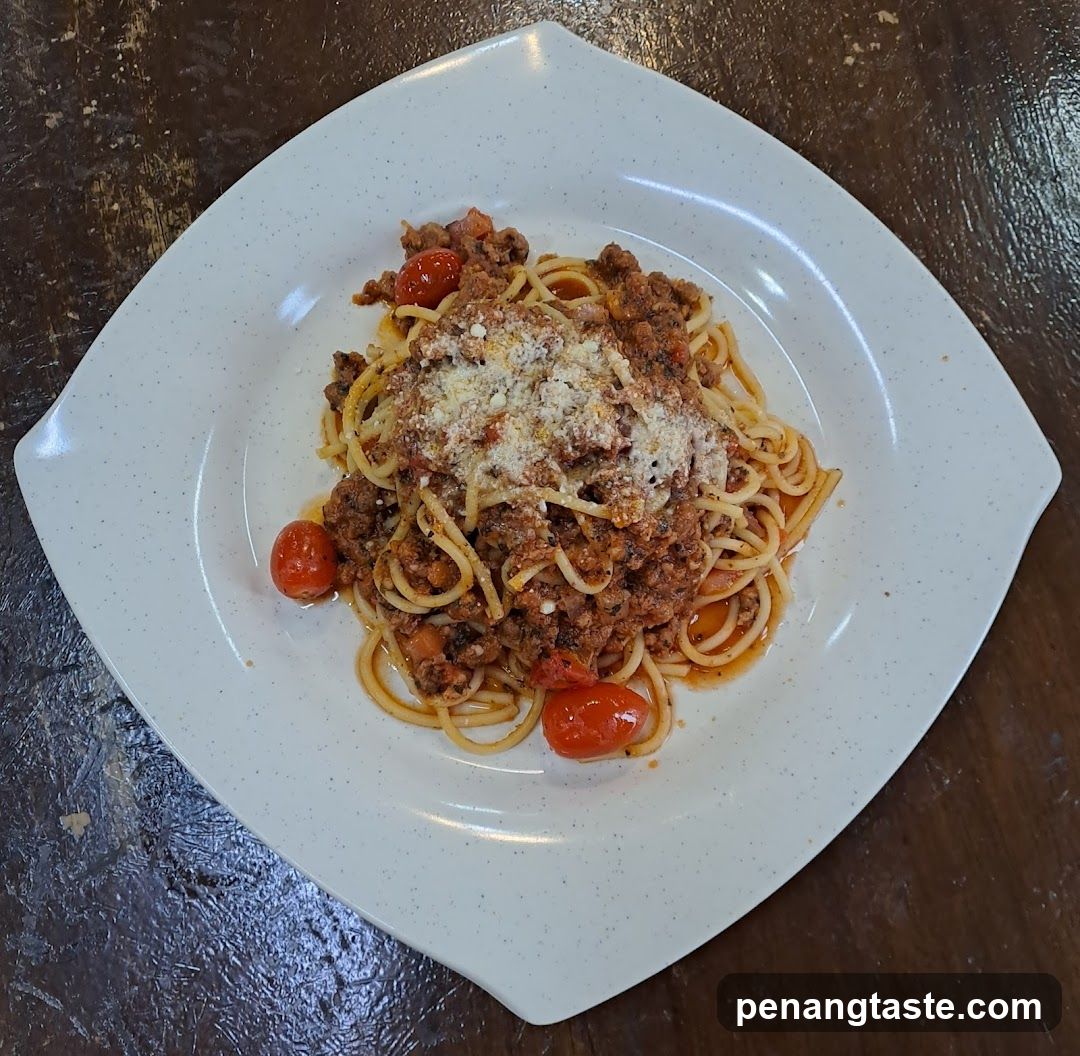 Spaghetti with Meat Sauce and Cherry Tomatoes