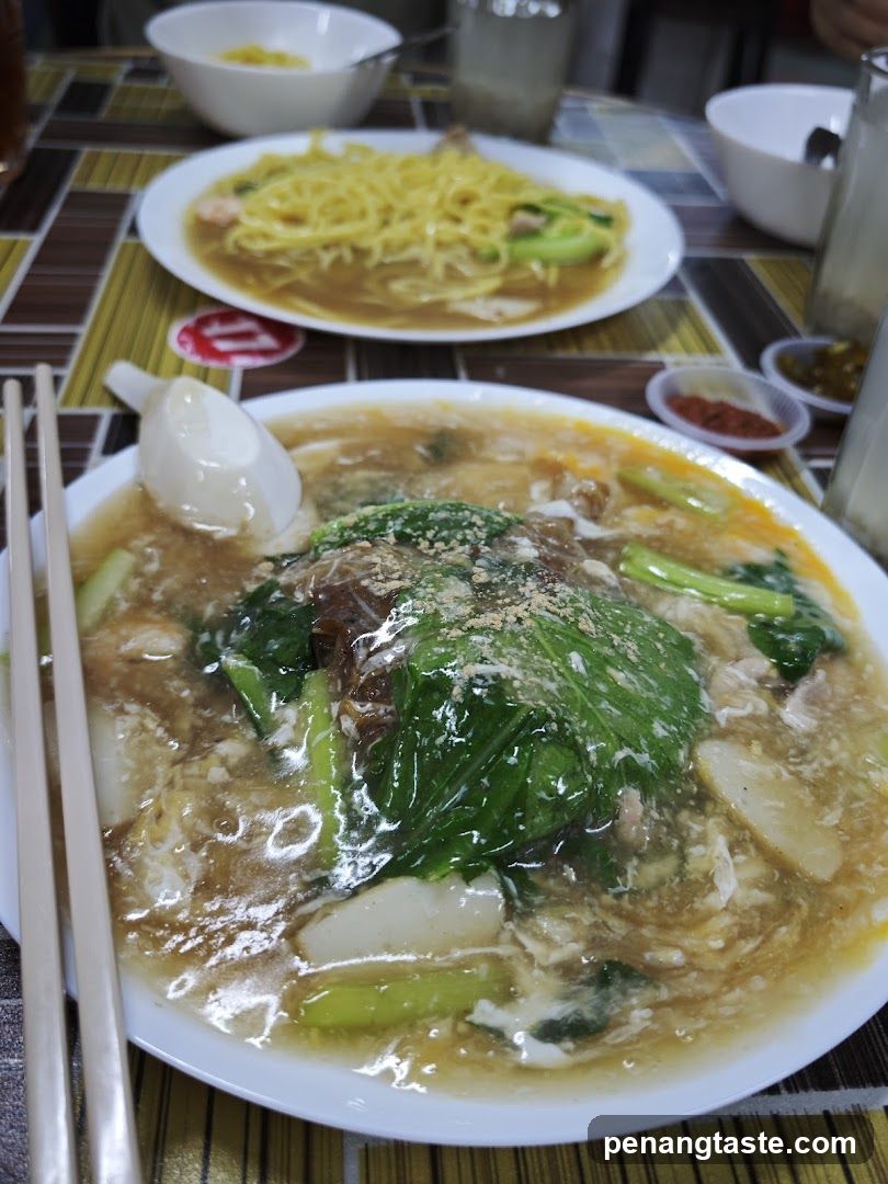 Noodle Bowl with Vegetables and Broth