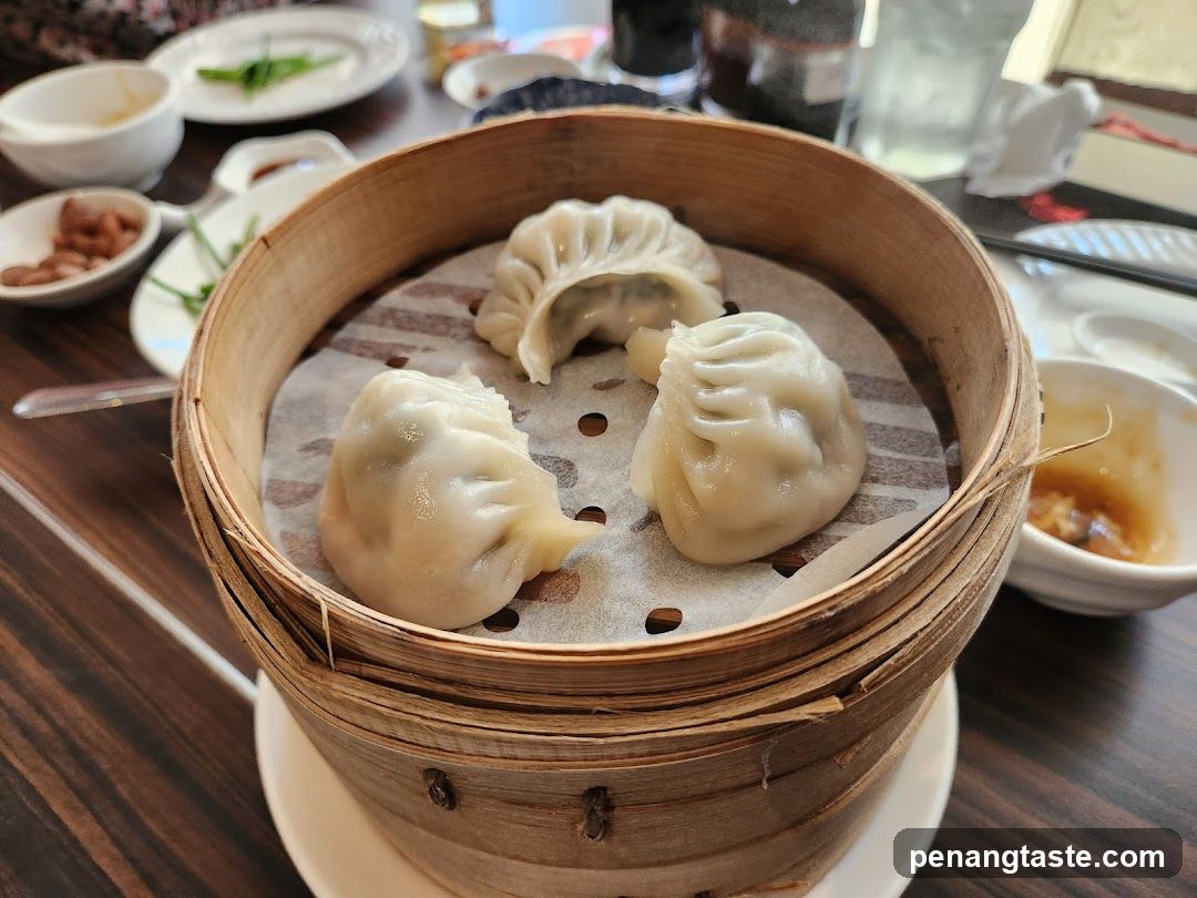 Dumplings in Bamboo Steamer