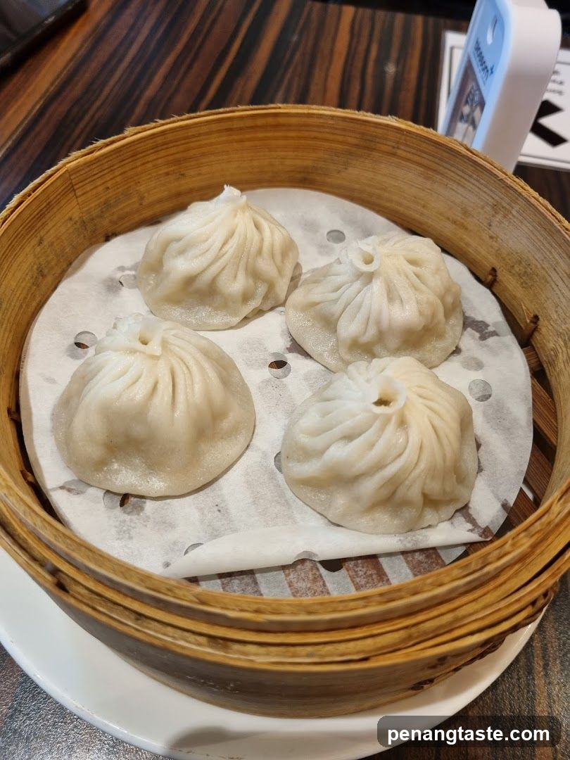 Steamed Dumplings in Bamboo Basket