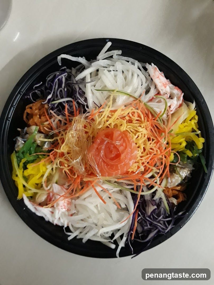 Salad Bowl with Salmon and Shredded Vegetables